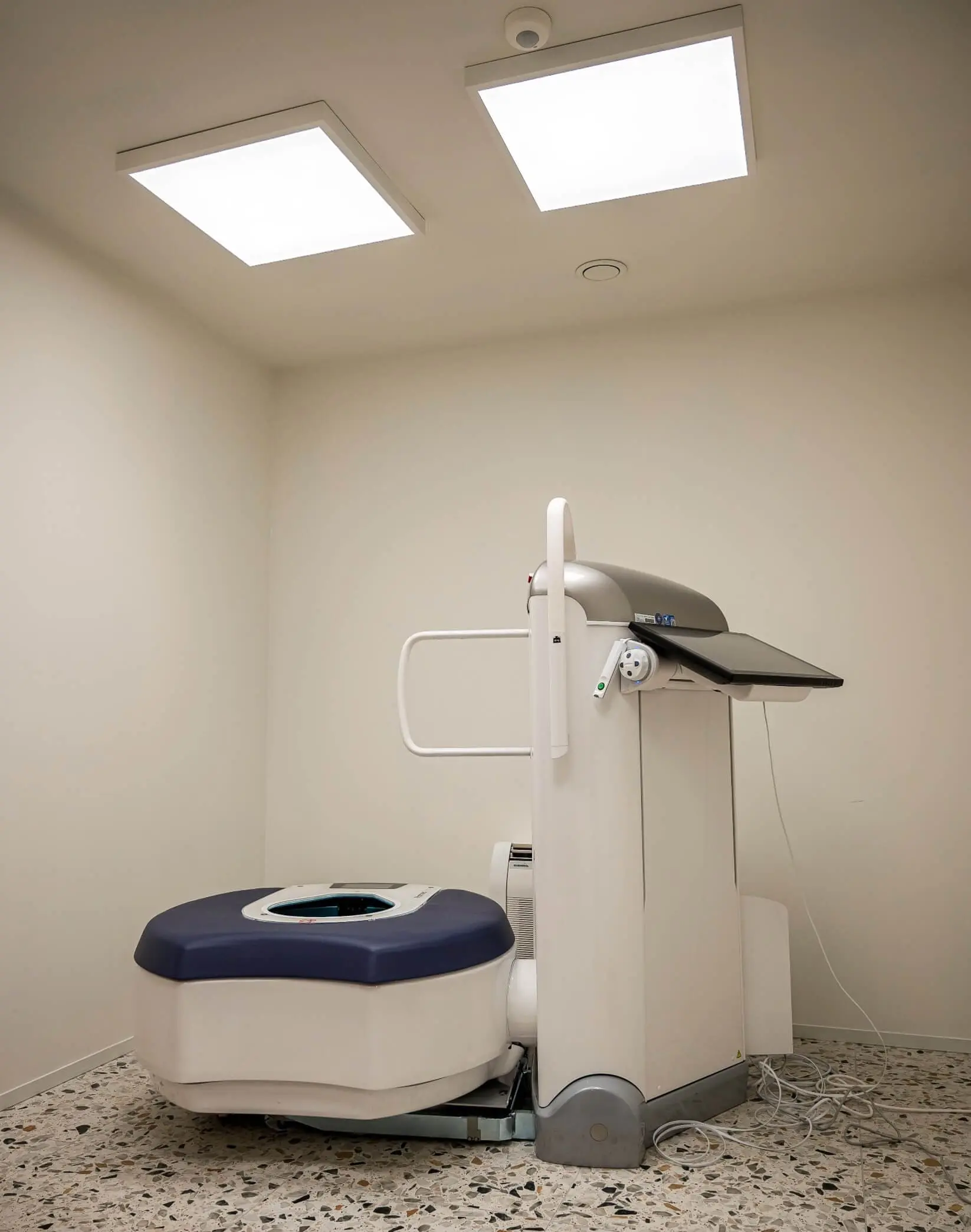 Appareil d’imagerie médicale spécialisé pour l’analyse du pied et de la cheville au Foot & Ankle Institute.