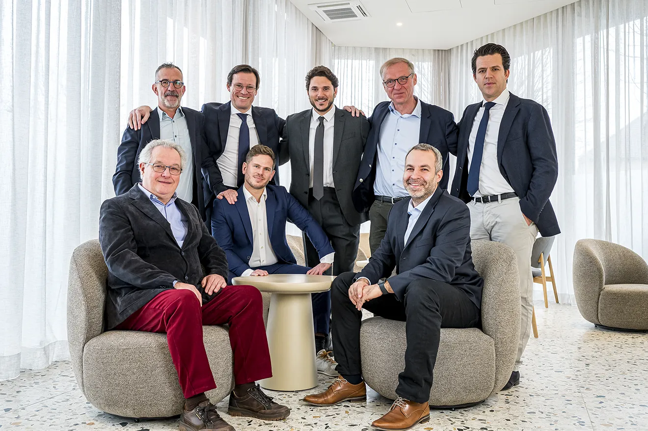 Équipe de sympathiques spécialistes en orthopédie pied et cheville